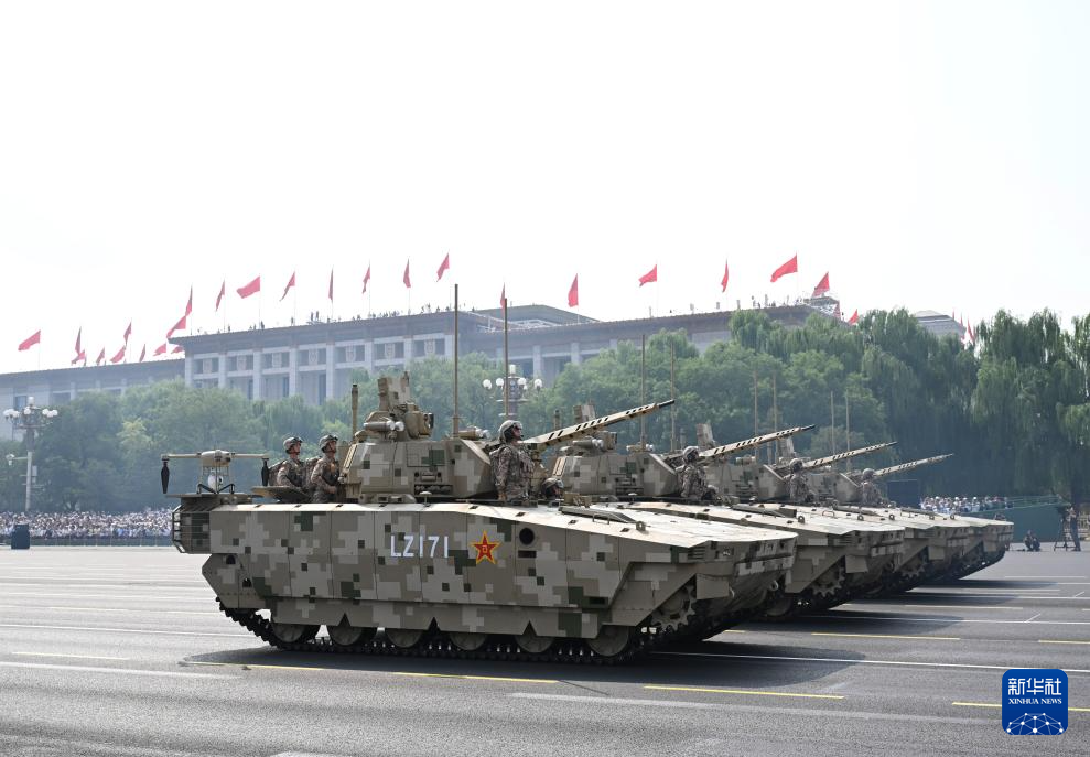 阅兵精神进安防课堂
